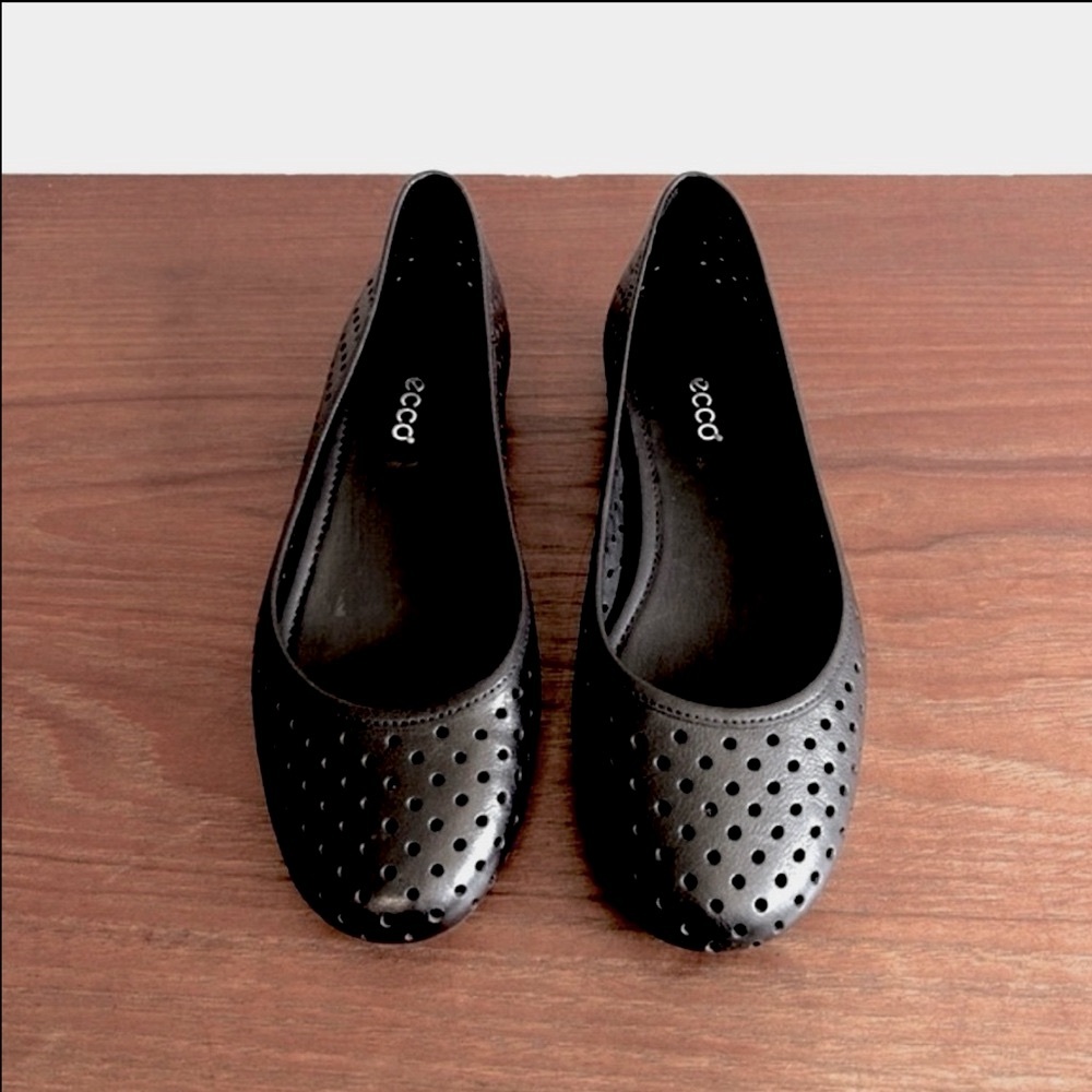 New ECCO Dot Perforated Leather Ballet Flats